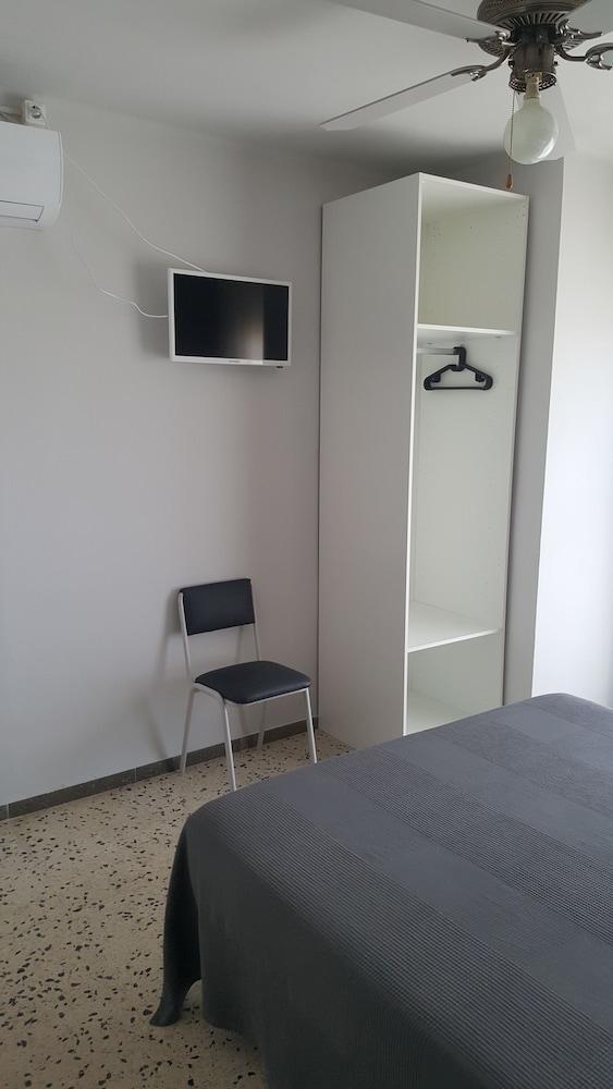 Hostal Can Joanet Cambrils Exterior foto